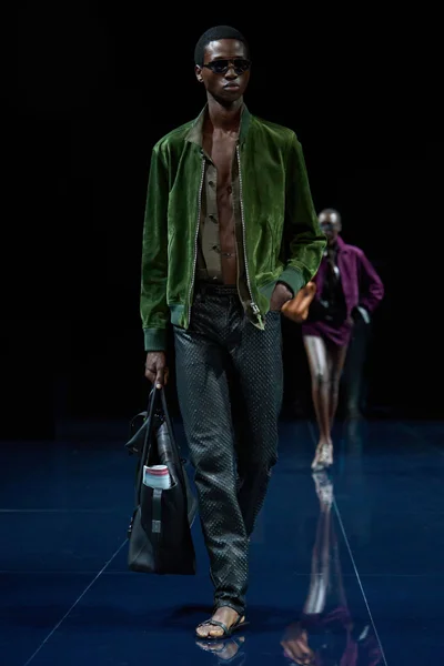 Look 13